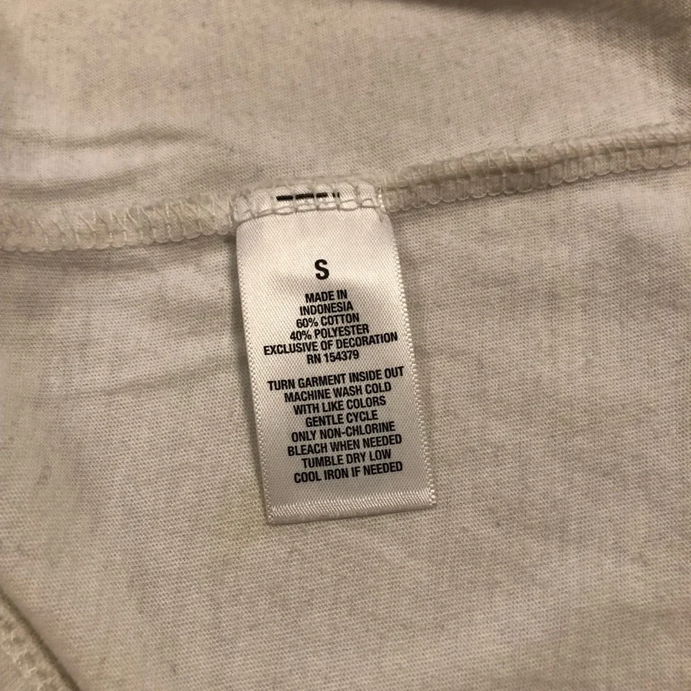 Aeropostale Women’s Short Sleeve Logo Patch Off-White T-Shirt size S - Picture 6 of 6